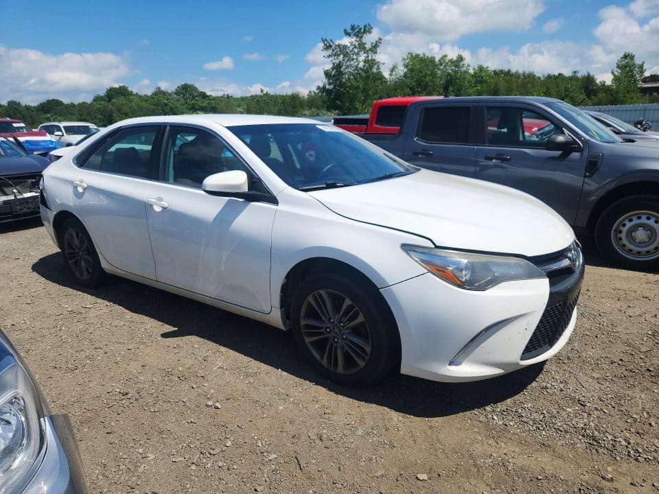 2017 TOYOTA CAMRY SE 4