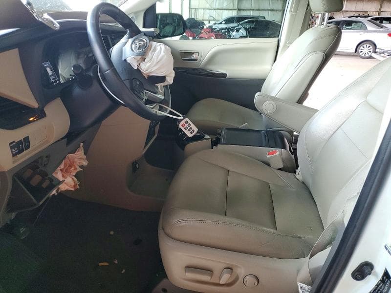 2020 TOYOTA SIENNA XLE PREMIUM 8-PASSENGER 7