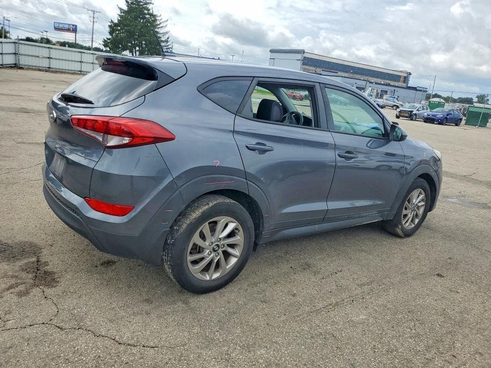 2017 HYUNDAI TUCSON SE 3