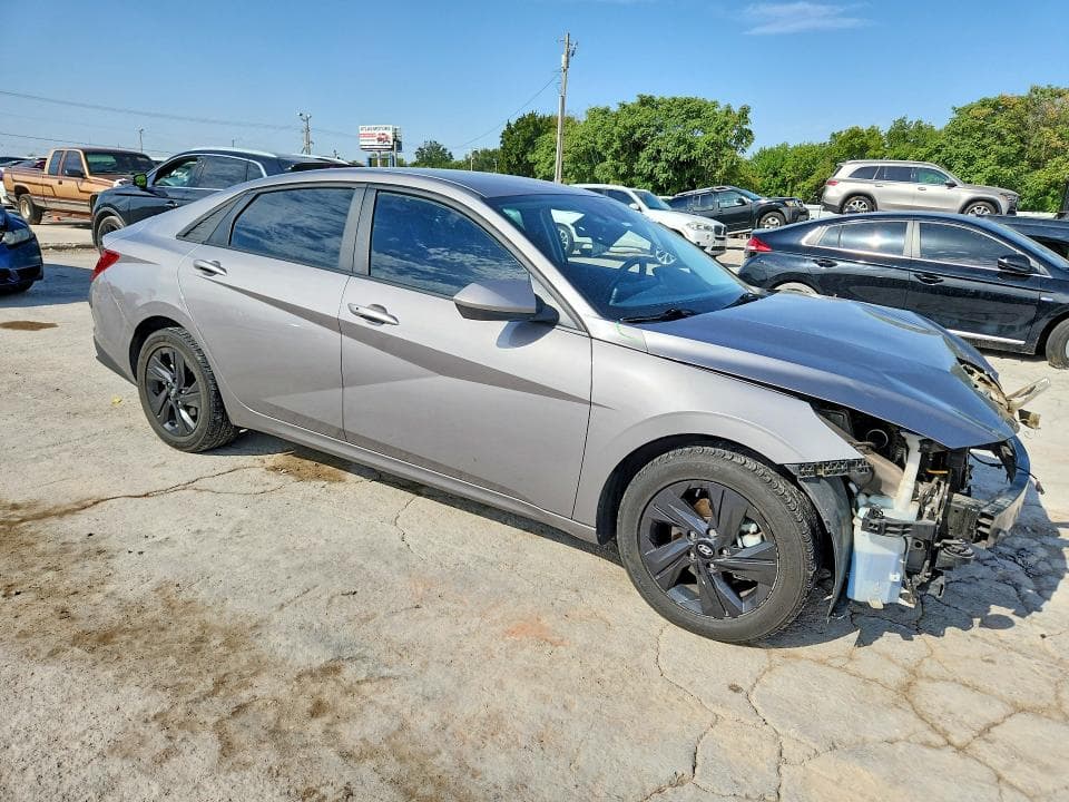 2022 HYUNDAI ELANTRA SEL 4
