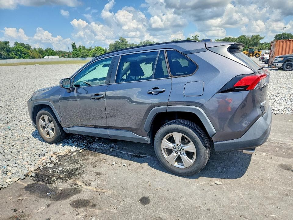 2022 TOYOTA RAV4 XLE 2
