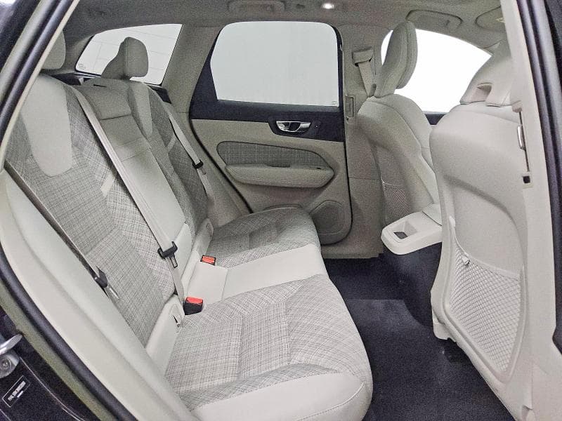 2022 VOLVO XC60 B5 MOMENTUM 11