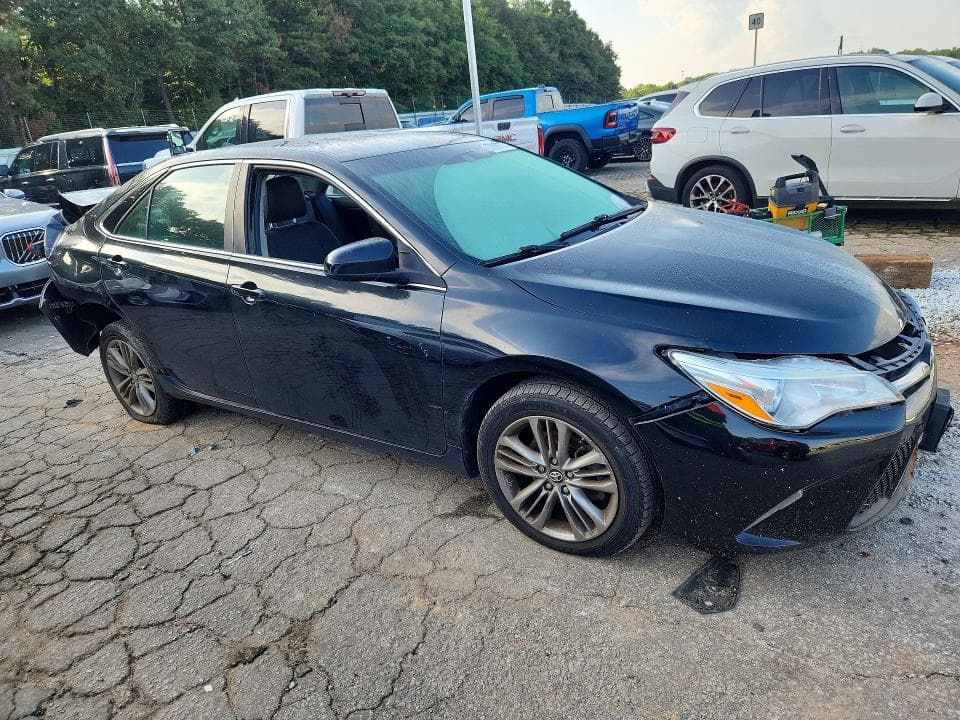 2017 TOYOTA CAMRY SE 4
