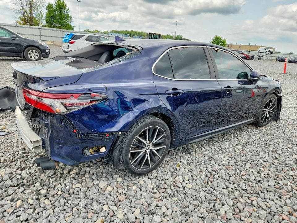 2022 TOYOTA CAMRY SE 3