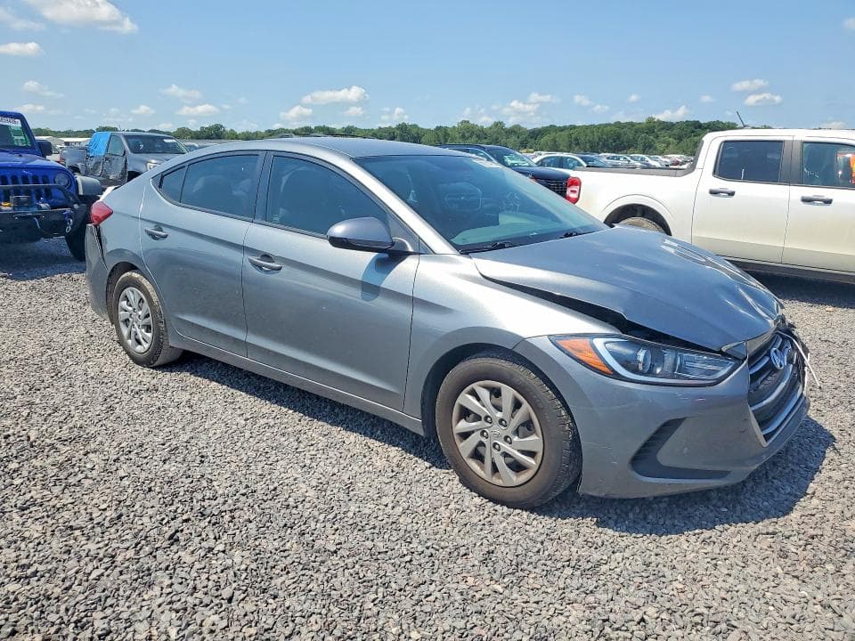 2018 HYUNDAI ELANTRA SE 4
