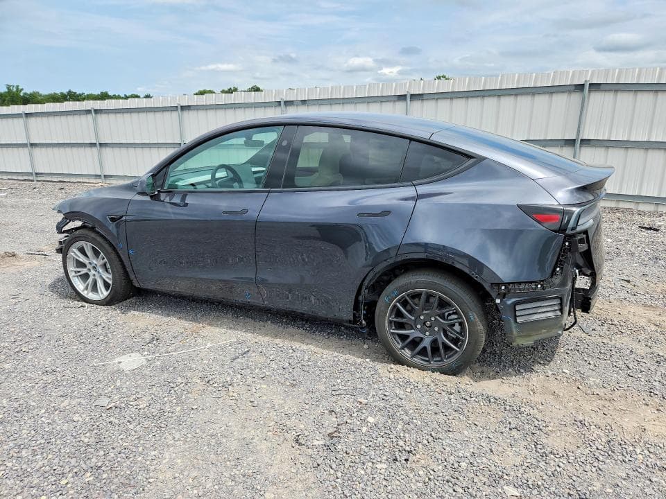 2026 TESLA MODEL Y 2