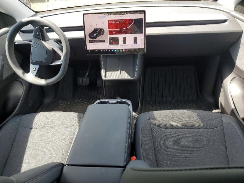 2026 TESLA MODEL Y 8