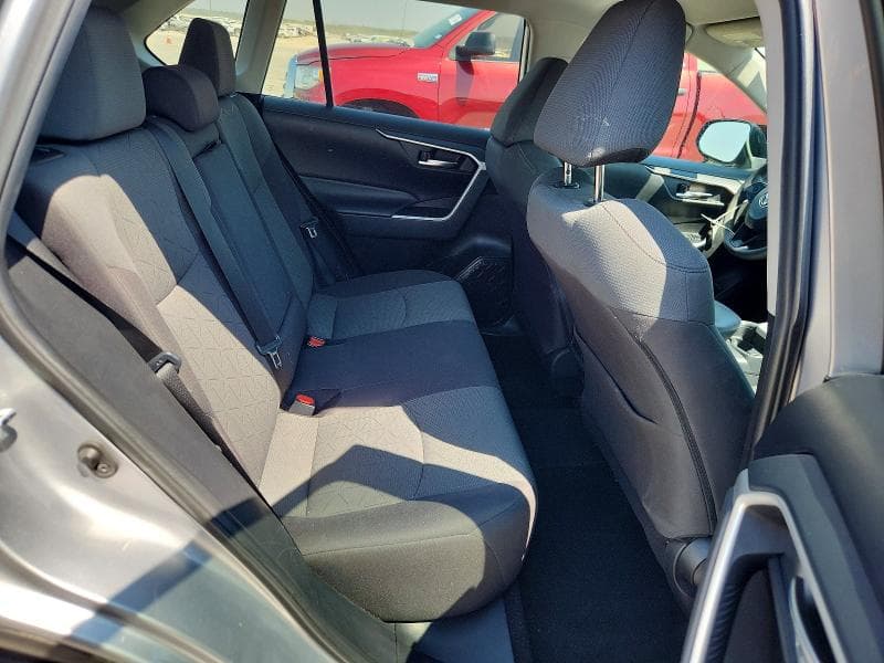 2020 TOYOTA RAV4 XLE 11