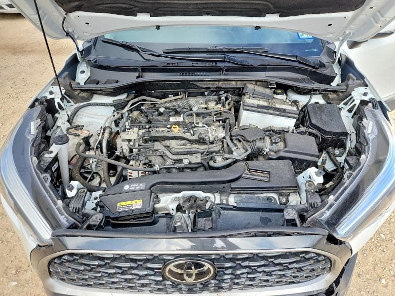 2024 TOYOTA COROLLA CROSS XLE 12