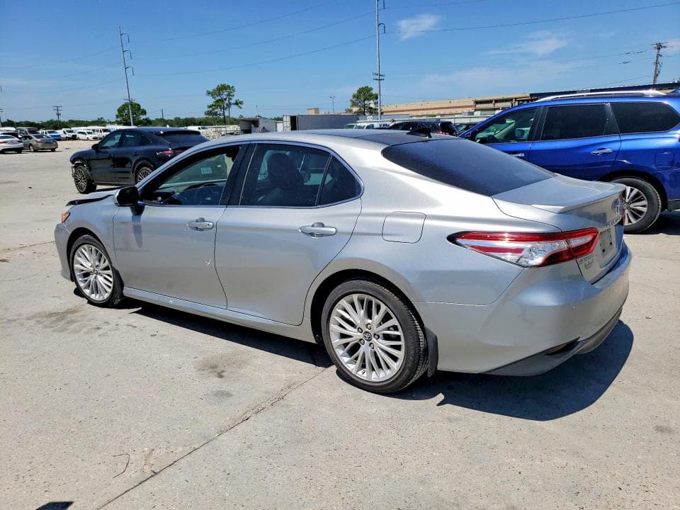 2018 TOYOTA CAMRY XLE 2