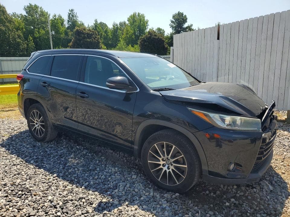 2018 TOYOTA HIGHLANDER SE 4