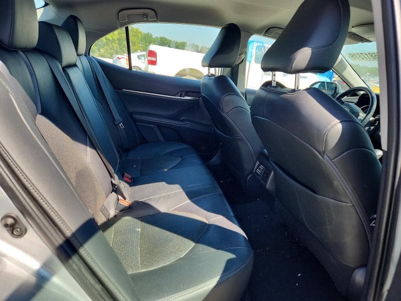 2021 TOYOTA CAMRY XLE 10