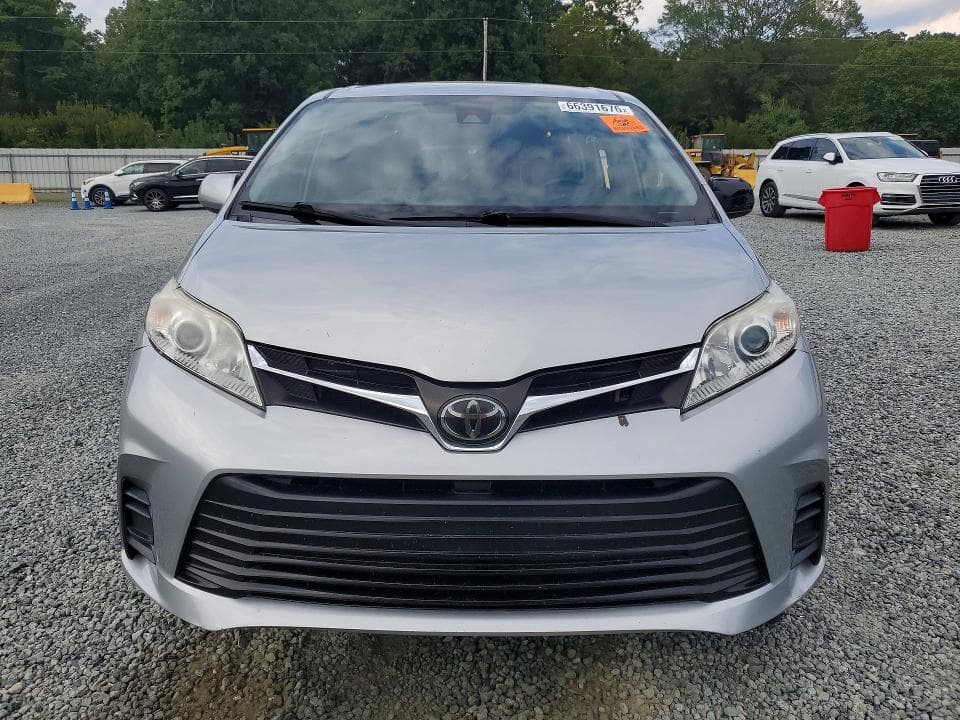 2020 TOYOTA SIENNA LE 5