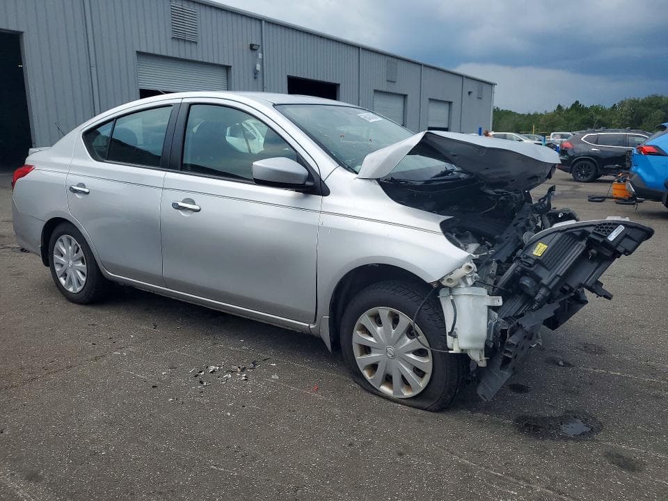 2017 NISSAN VERSA 1.6 SV 4