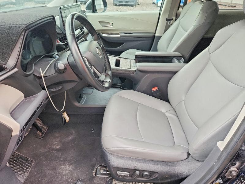 2024 TOYOTA SIENNA XLE 7