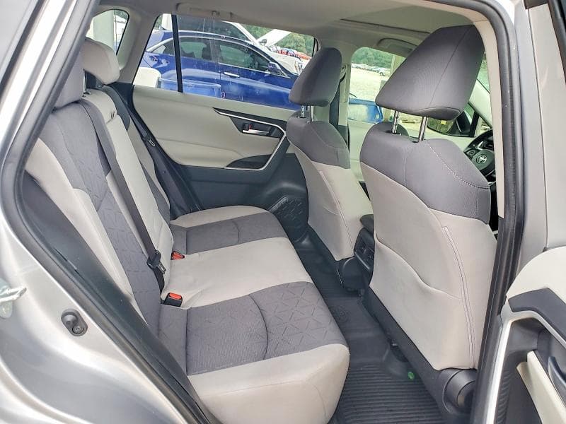 2020 TOYOTA RAV4 XLE 10