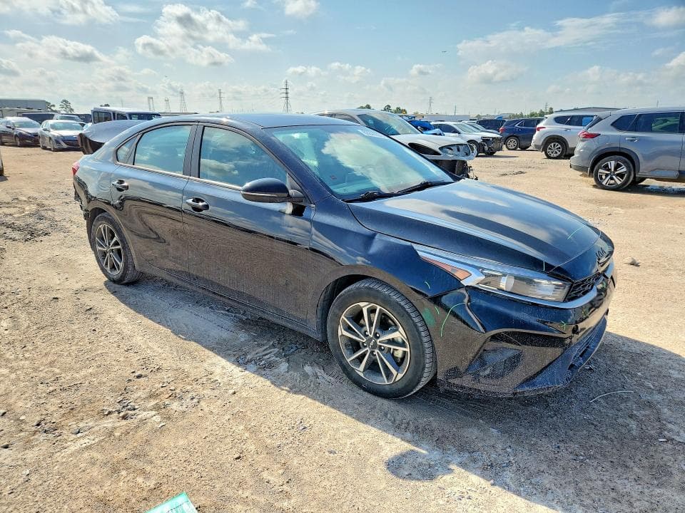 2023 KIA FORTE LXS 4