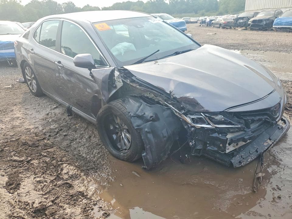2018 TOYOTA CAMRY LE 4