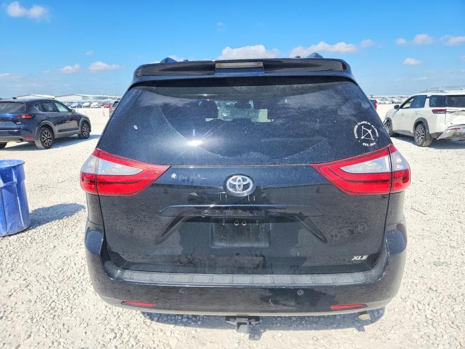 2017 TOYOTA SIENNA XLE 8-PASSENGER 6