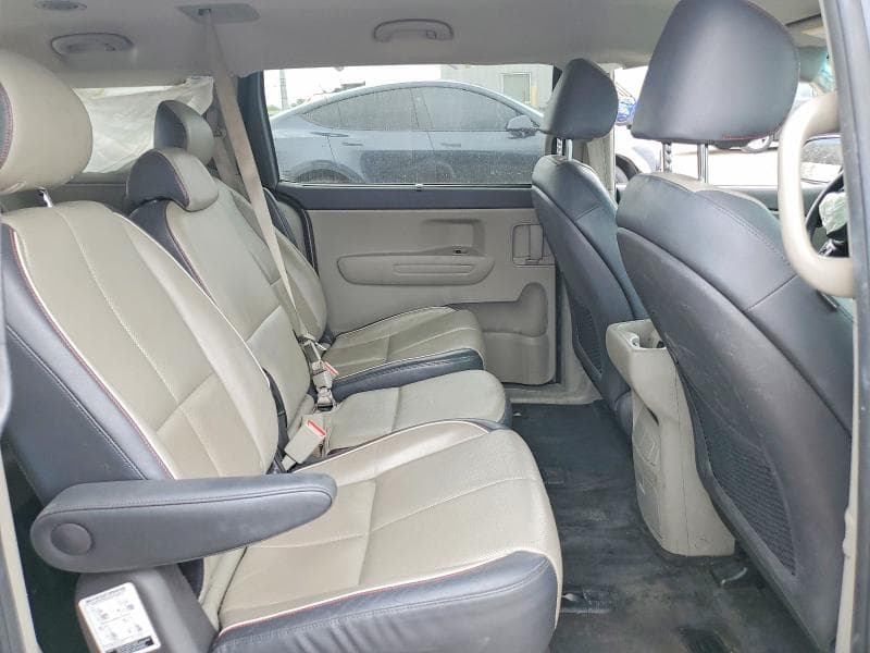 2017 KIA SEDONA LX 11
