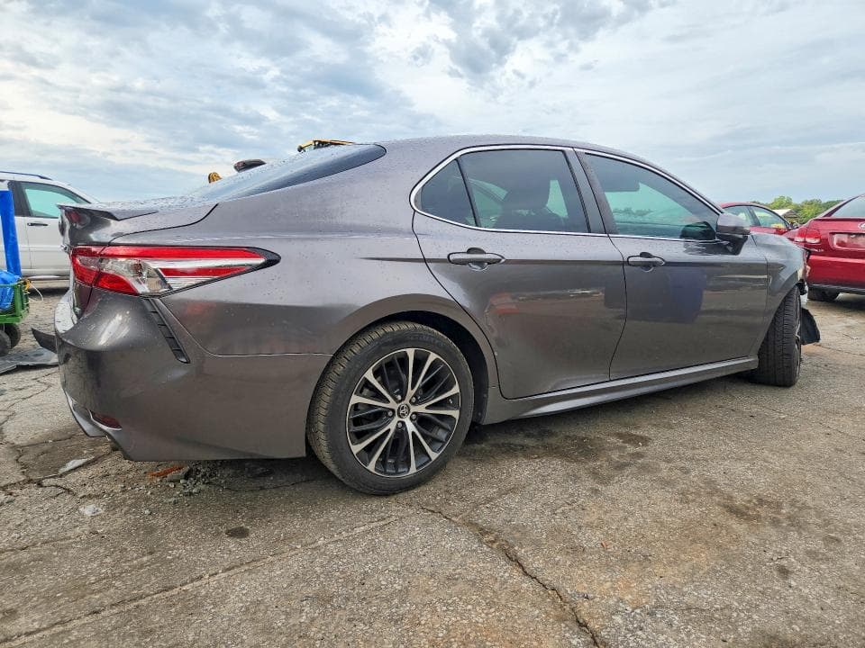 2018 TOYOTA CAMRY SE 3