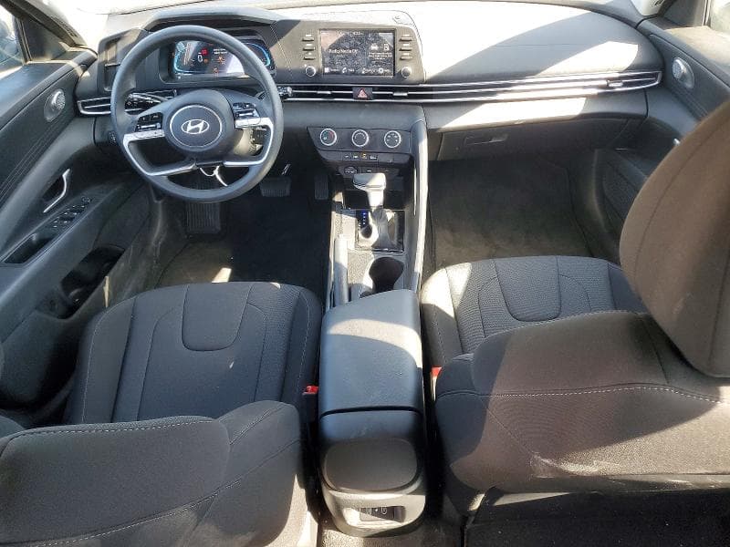 2025 HYUNDAI ELANTRA SE 8