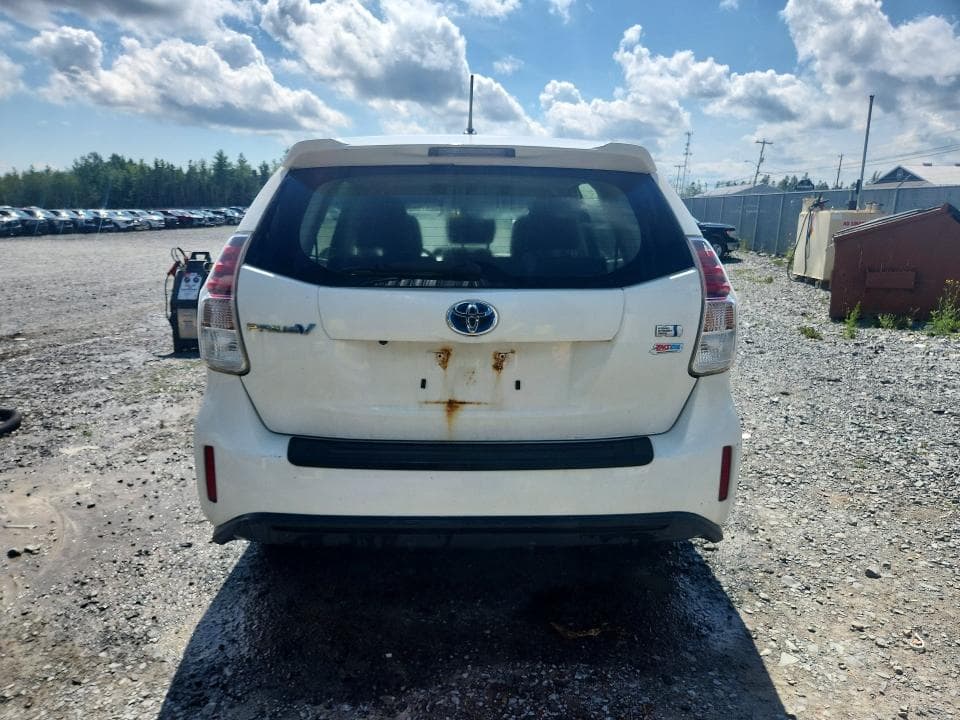 2017 TOYOTA PRIUS V TWO 6
