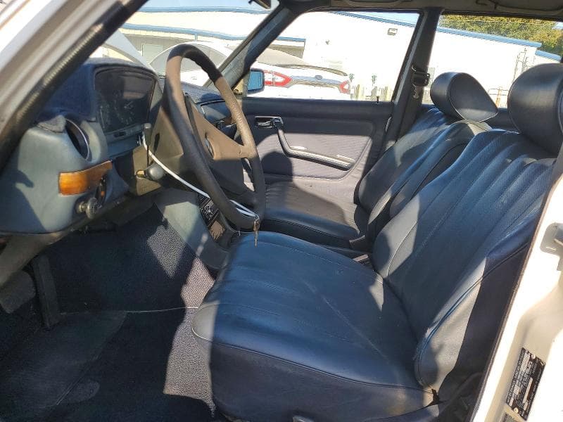 1980 MERCEDES-BENZ 300D 7