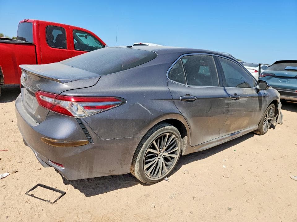 2018 TOYOTA CAMRY SE 3