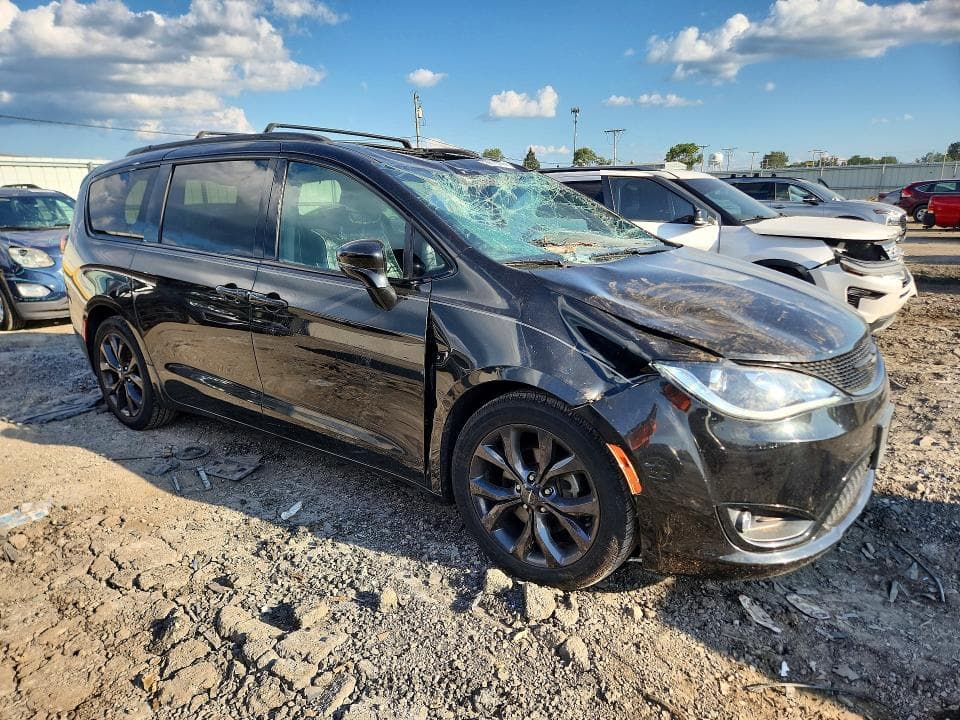 2018 CHRYSLER PACIFICA LIMITED 4