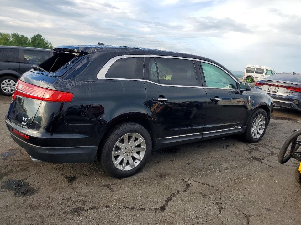 2018 LINCOLN MKT 3