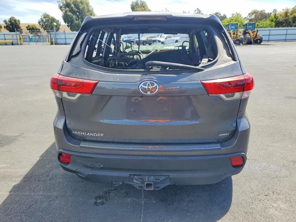 2019 TOYOTA HIGHLANDER LE 6