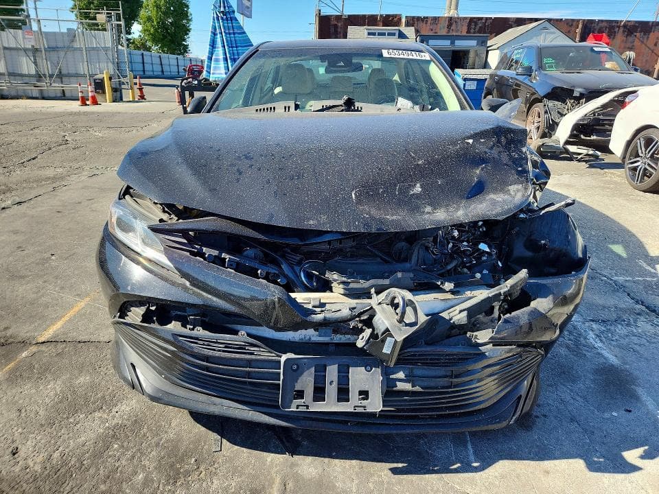 2018 TOYOTA CAMRY LE 5