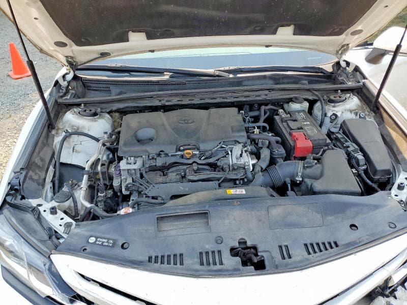 2018 TOYOTA CAMRY SE 11