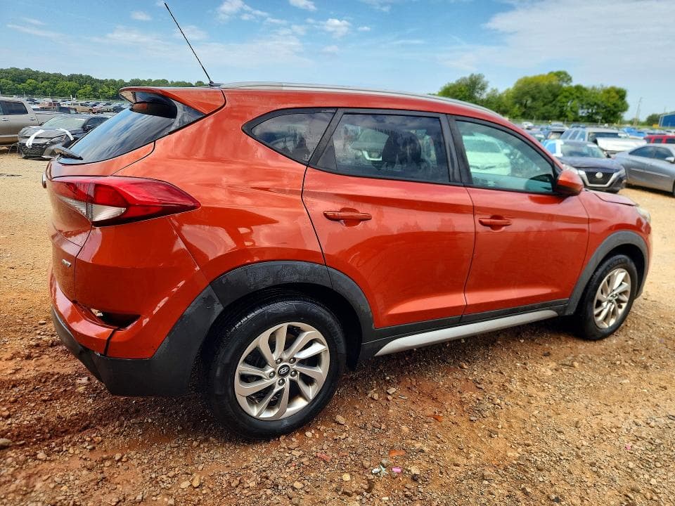 2017 HYUNDAI TUCSON SE 3