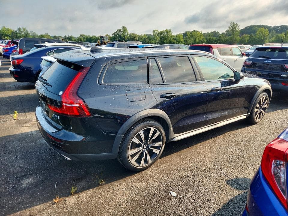 2020 VOLVO V60 CROSS COUNTRY T5 MOMENTUM 3