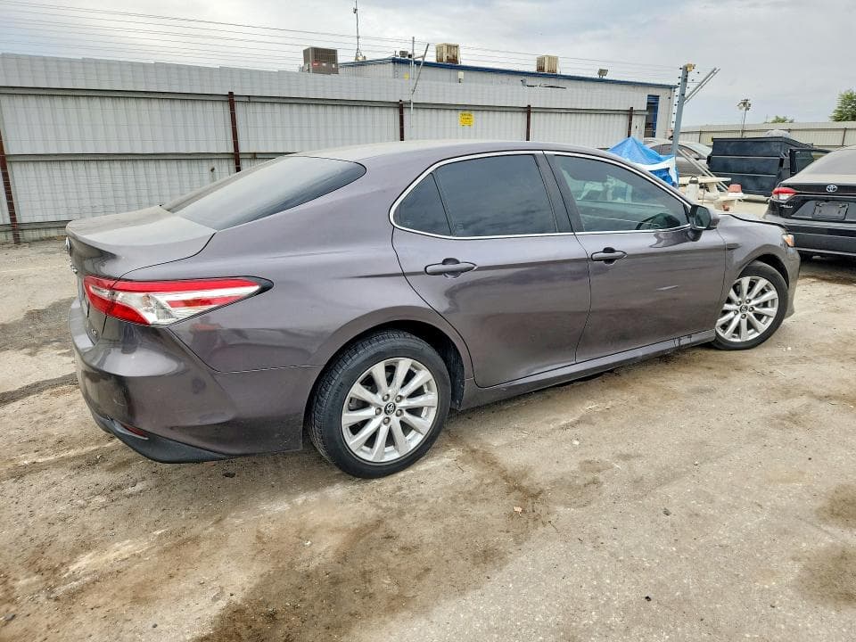 2018 TOYOTA CAMRY LE 3