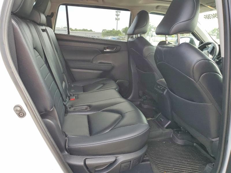 2023 TOYOTA HIGHLANDER XLE 11