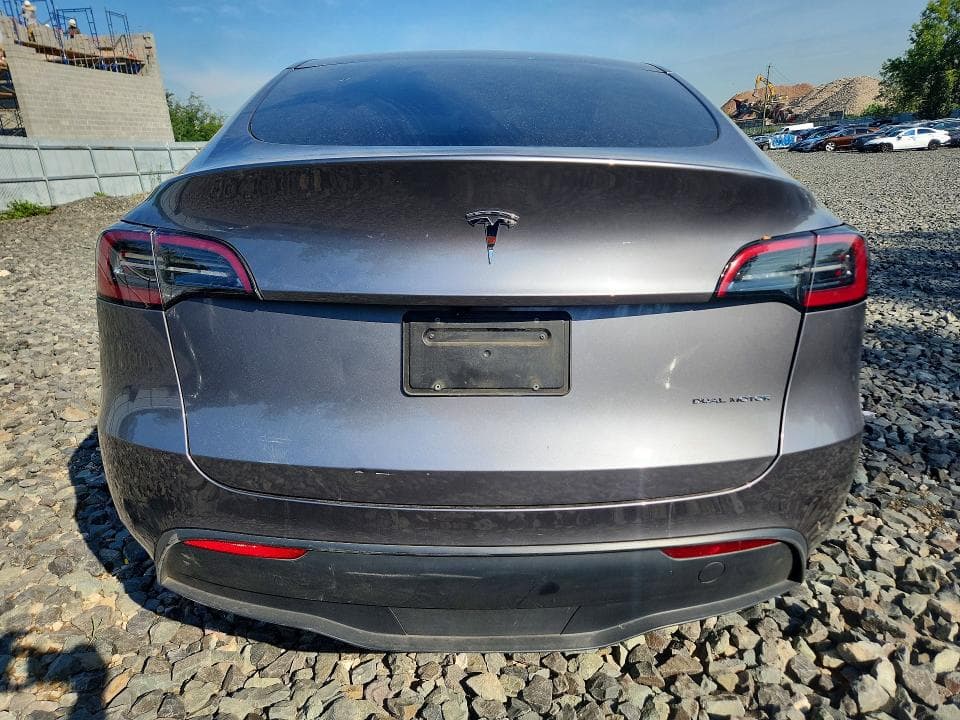 2025 TESLA MODEL Y 6