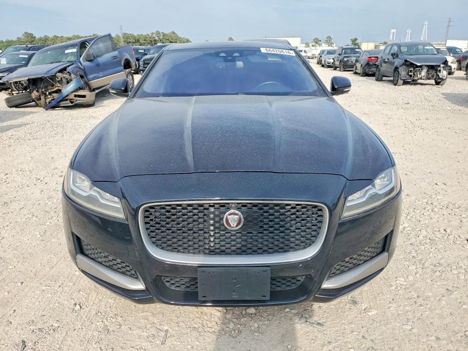 2017 JAGUAR XF R - SPORT 5