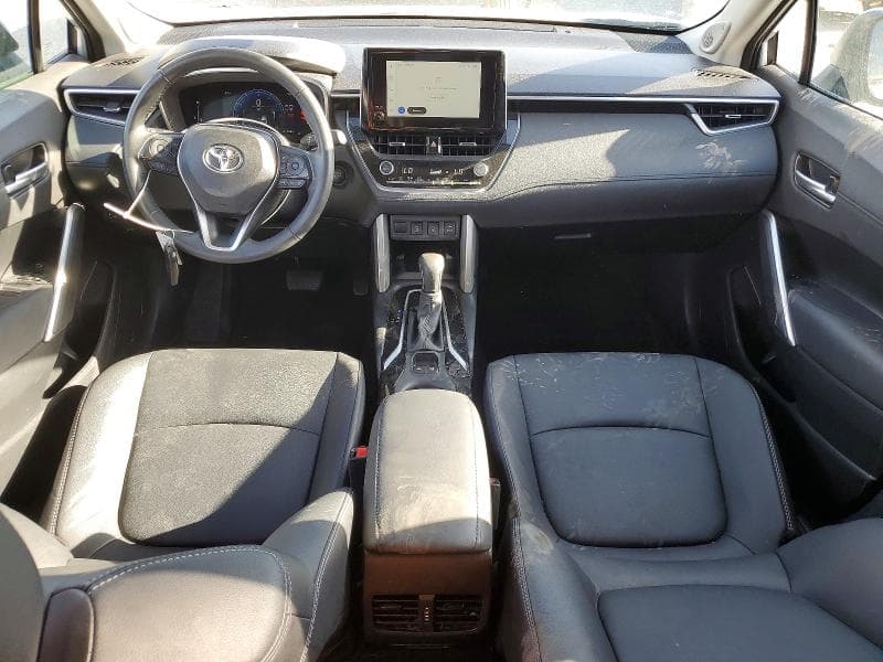 2024 TOYOTA COROLLA CROSS XLE 8