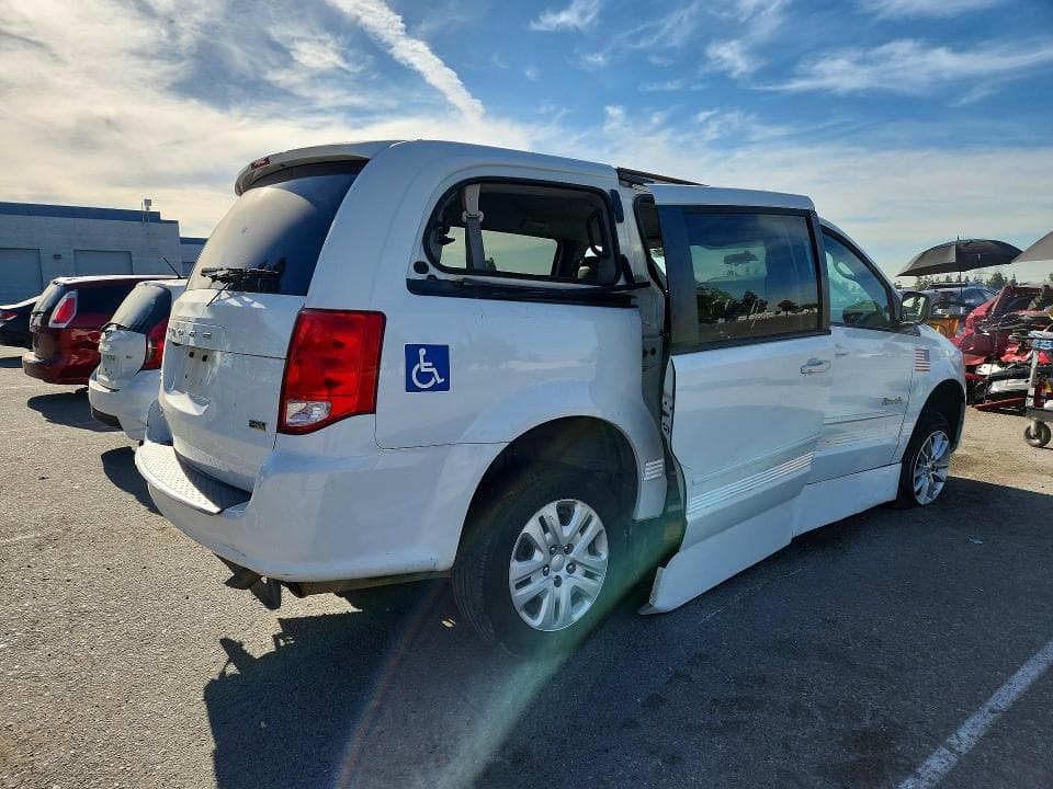 2017 DODGE GRAND CARAVAN SE 3