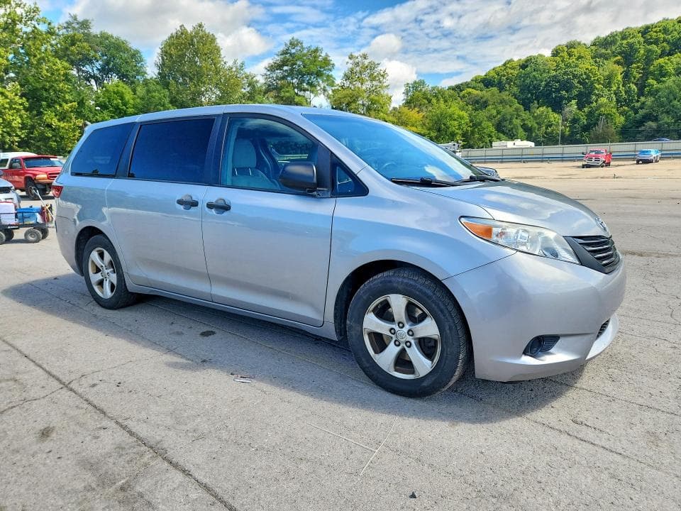 2017 TOYOTA SIENNA L 7-PASSENGER 4