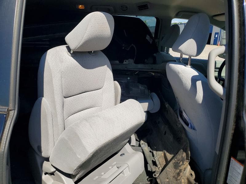 2020 TOYOTA SIENNA LE 10
