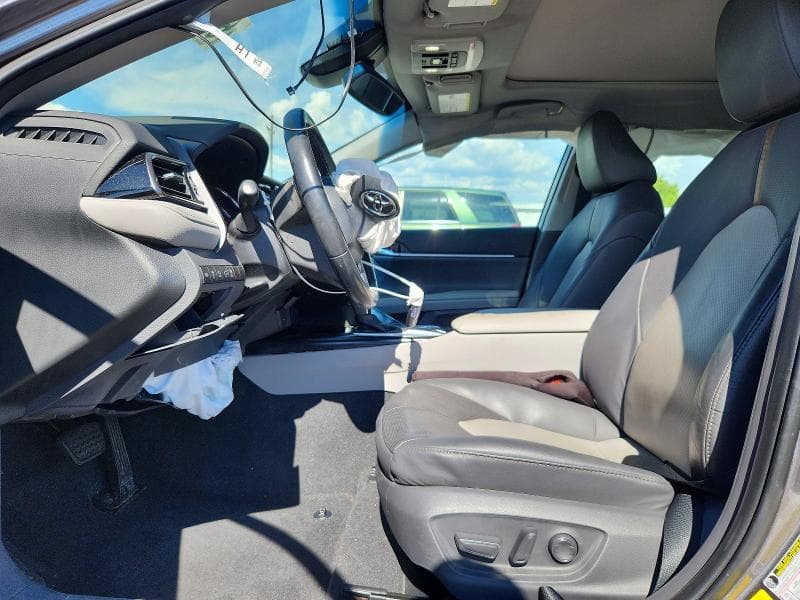 2020 TOYOTA CAMRY XLE 7
