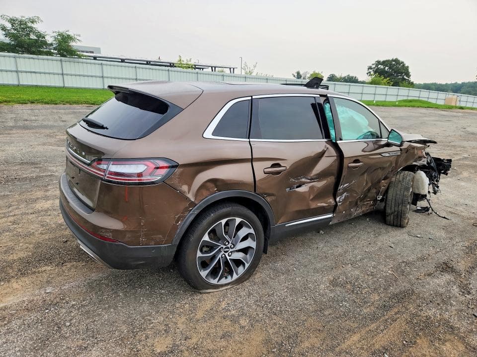 2022 LINCOLN NAUTILUS RESERVE 3