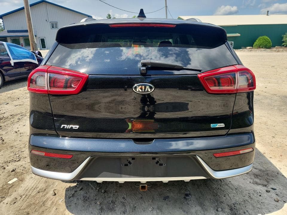 2017 KIA NIRO LX 6