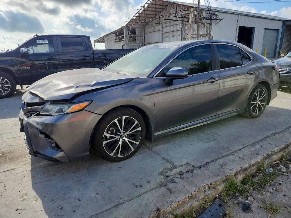 2018 TOYOTA CAMRY SE - 1