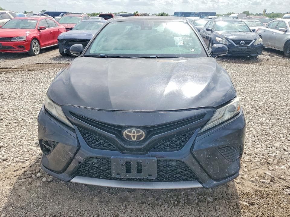 2018 TOYOTA CAMRY XSE 5