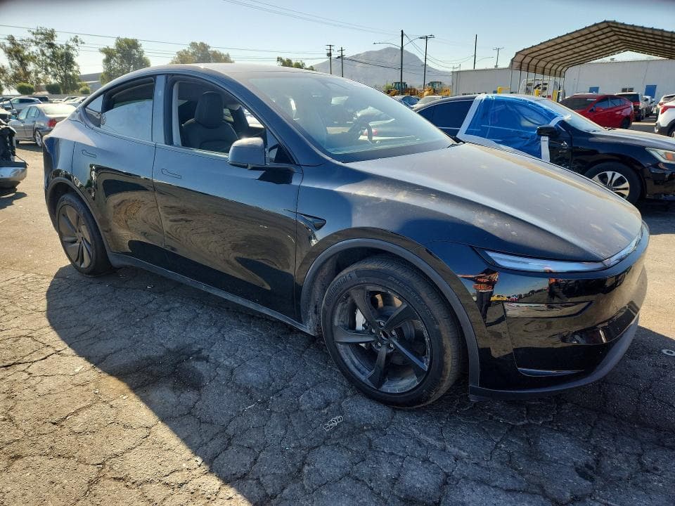 2026 TESLA MODEL Y 4